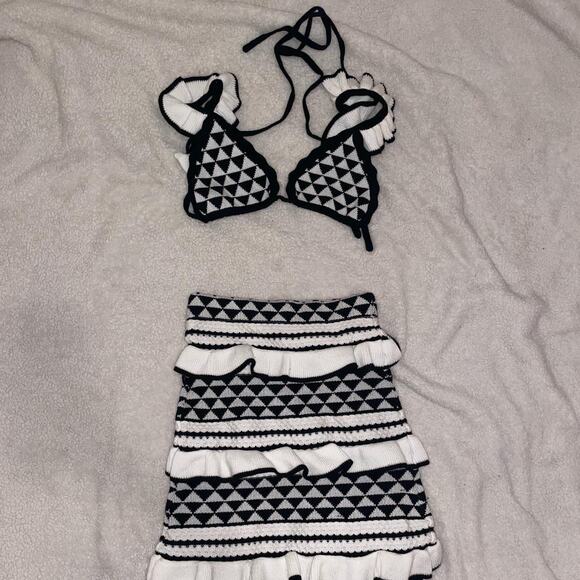 Beautiful Ruffled Beach Set - Picture 2 of 3